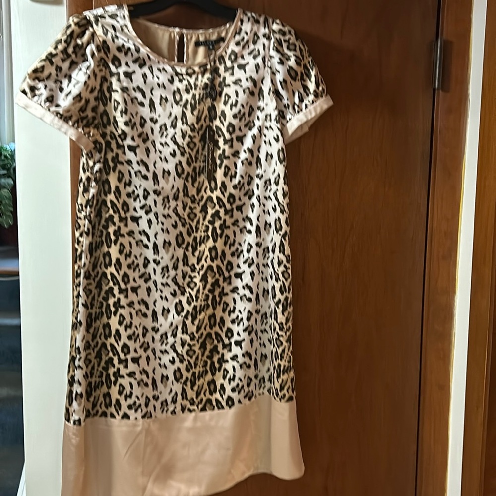 Tempo Paris dress NWOT size Small